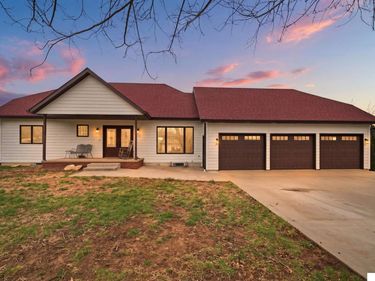 719 Lakeview Drive, Eagle, NE 68347