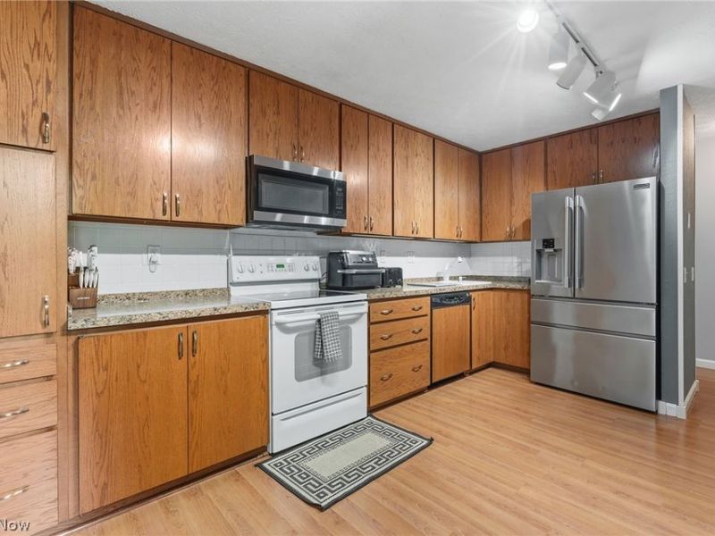 8058 Steven David Drive, Strongsville, OH 44149 Photo 12