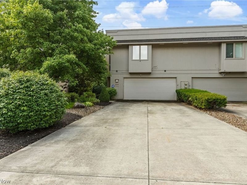 8058 Steven David Drive, Strongsville, OH 44149 Photo 2