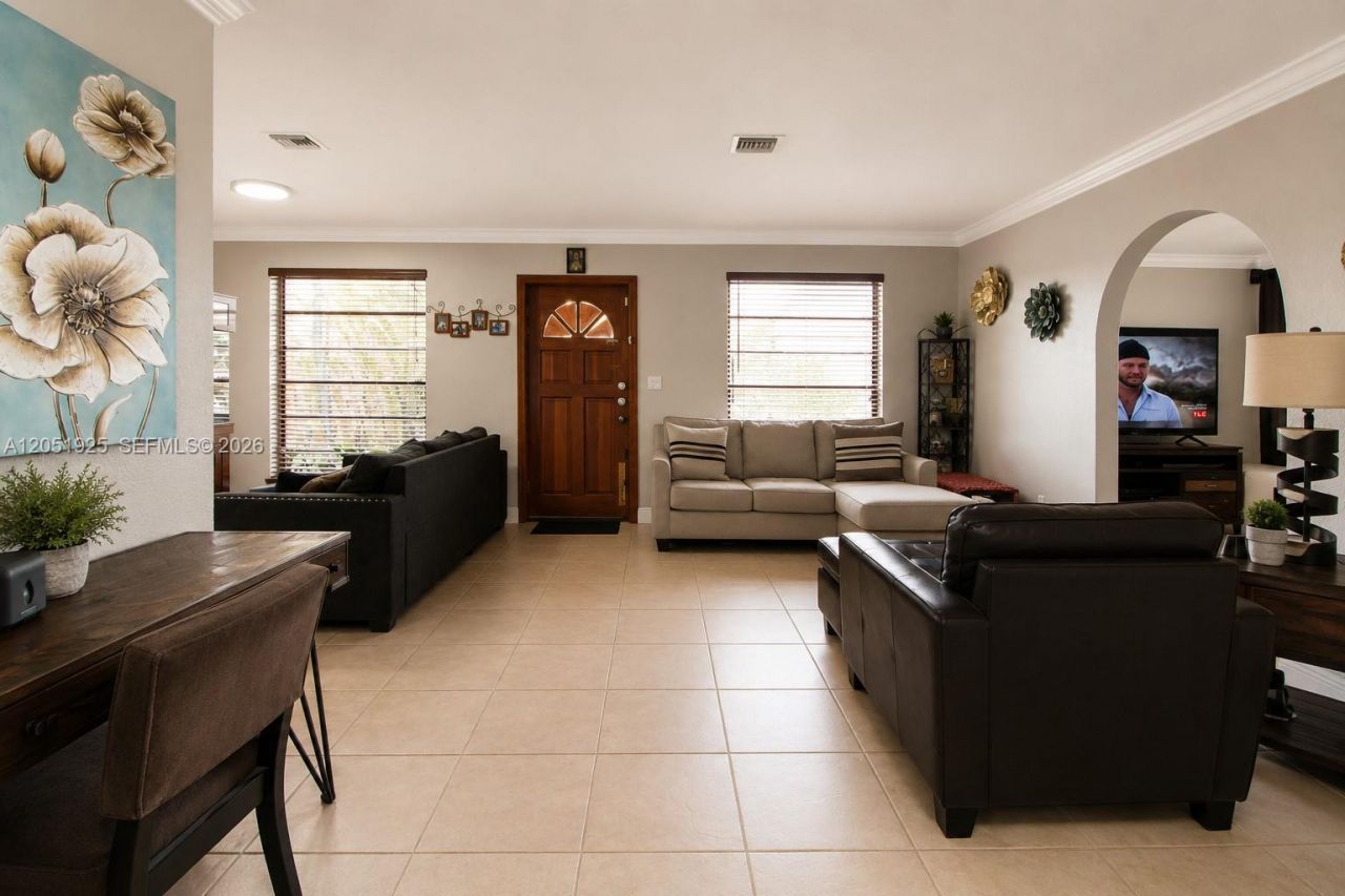 5865 W 13 Avenue, Hialeah, FL 33012 Photo