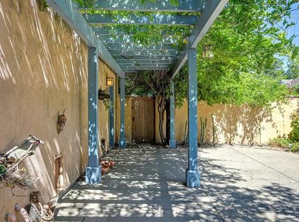 551 Southgate Rd, Sacramento, CA 95815 Photo