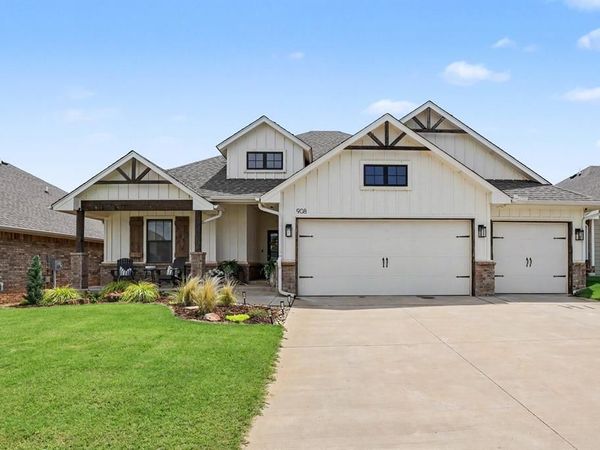 908 SE 30th Street, Moore, OK 73160