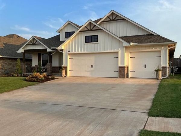 908 SE 30th Street, Moore, OK 73160