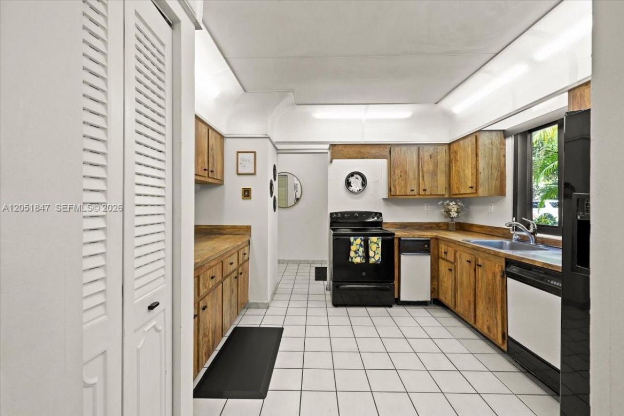19996 NE 5th Ct, Unit 4C, Miami, FL 33179 Photo