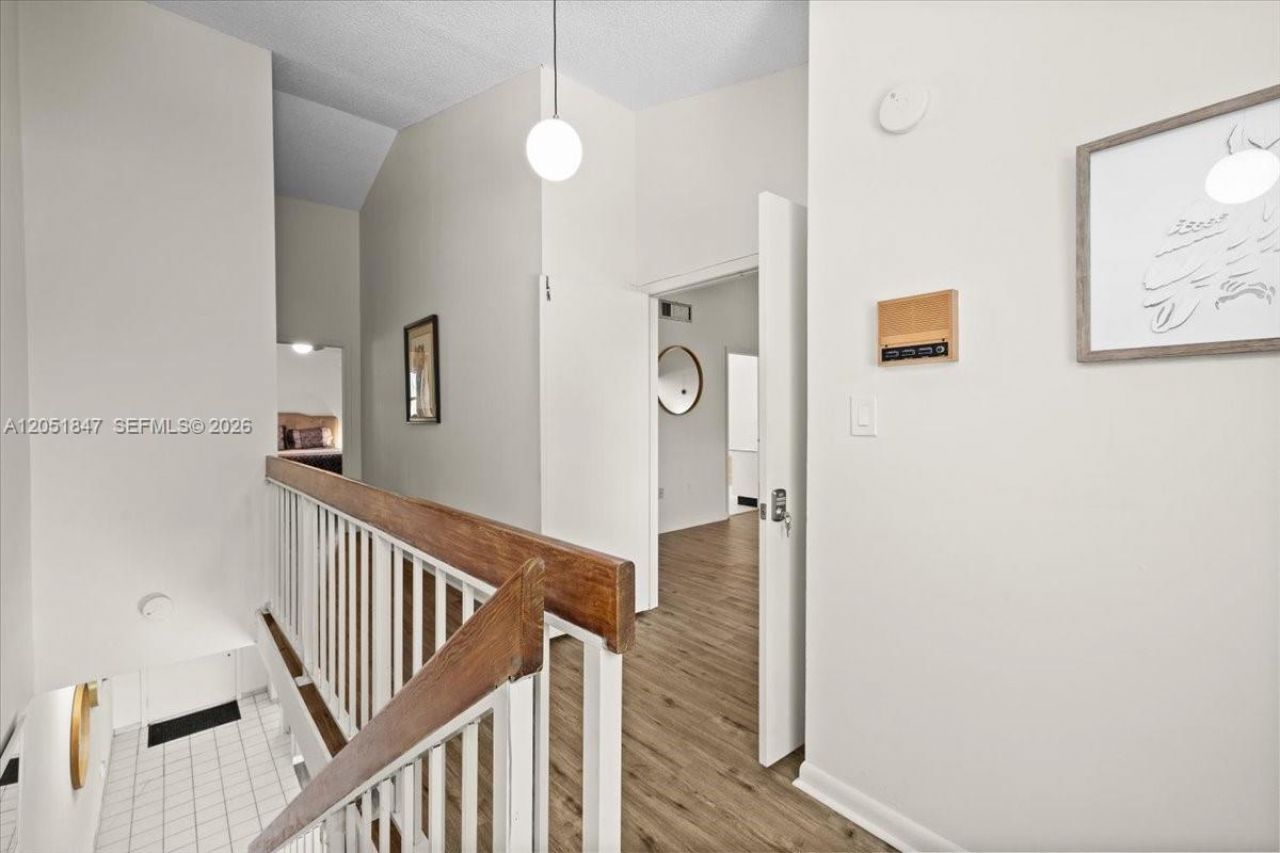 19996 NE 5th Ct, Unit 4C, Miami, FL 33179 Photo