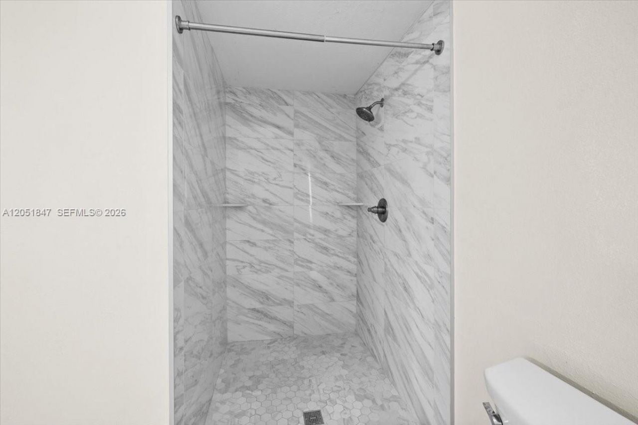 19996 NE 5th Ct, Unit 4C, Miami, FL 33179 Photo