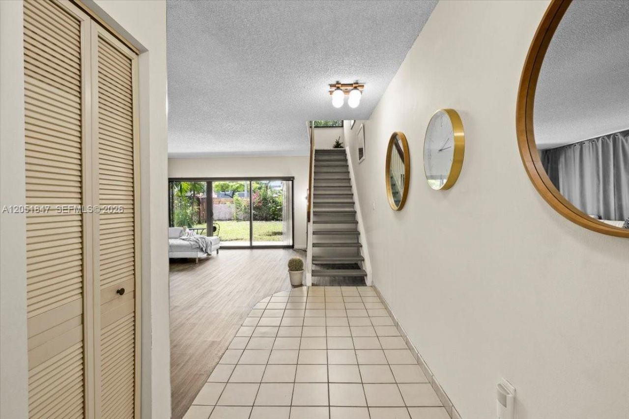 19996 NE 5th Ct, Unit 4C, Miami, FL 33179 Photo