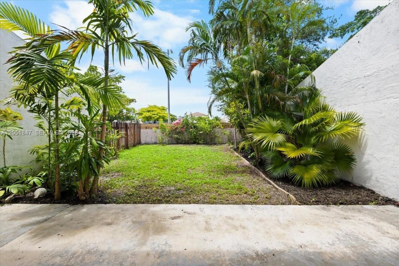 19996 NE 5th Ct, Unit 4C, Miami, FL 33179 Photo