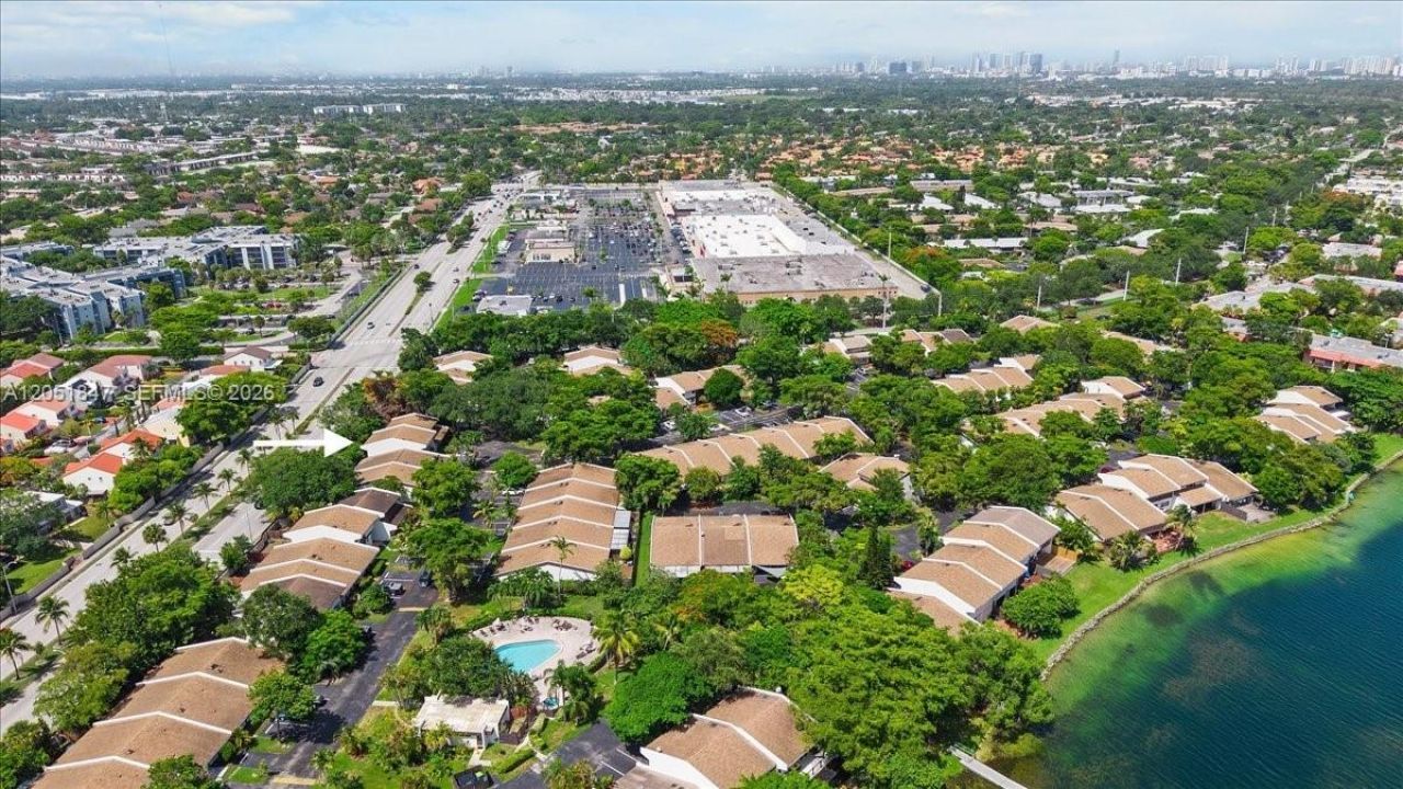 19996 NE 5th Ct, Unit 4C, Miami, FL 33179 Photo