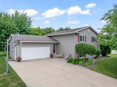 450 Lally Court, Zumbrota, MN 55992
