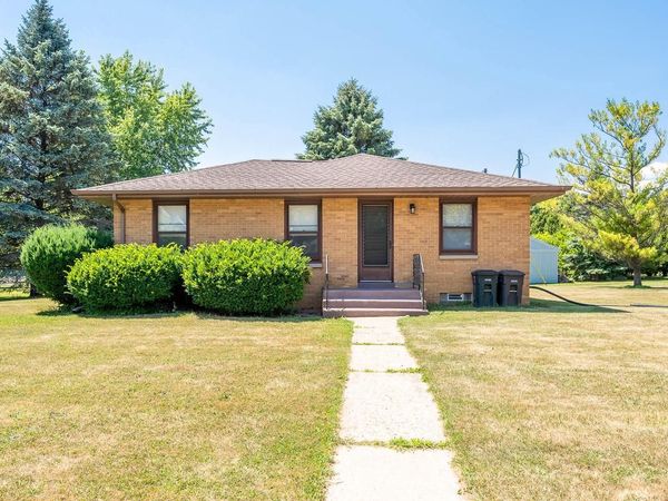 4600 W Grange AVENUE, Greenfield, WI 53220
