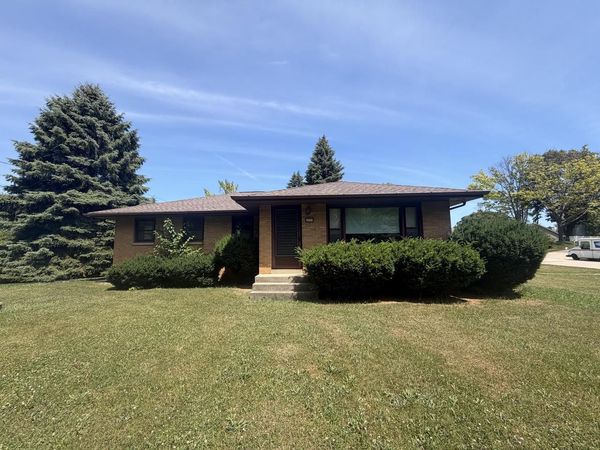 4600 W Grange AVENUE, Greenfield, WI 53220