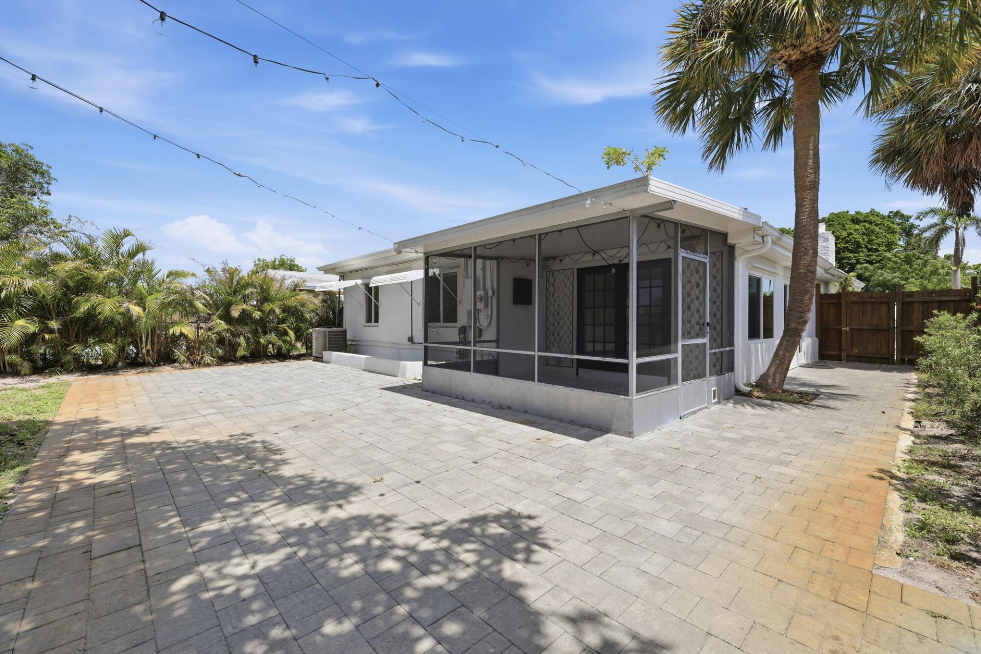 1225 15th Avenue N, Lake Worth Beach, FL 33460 Photo