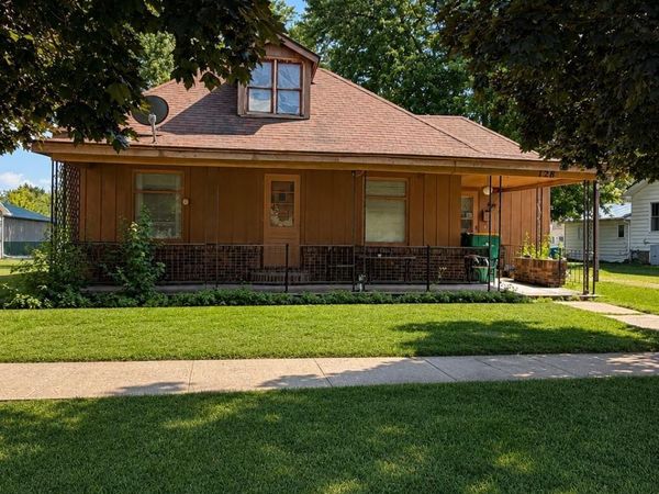 128 E Main Street, Agency, IA 52530