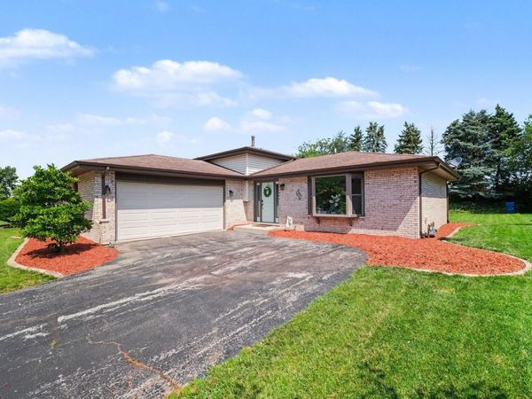537 Willow Lane, Beecher, IL 60401