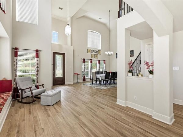 9050 Dillon Trail, Irving, TX 75063