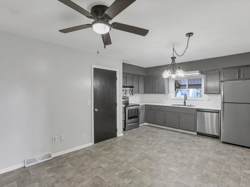 1695 Rocky Pine Loop N, Columbus, OH 43229 Photo 11