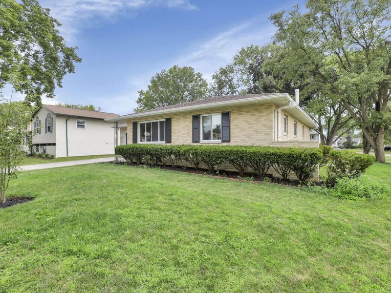 1695 Rocky Pine Loop N, Columbus, OH 43229 Photo 3