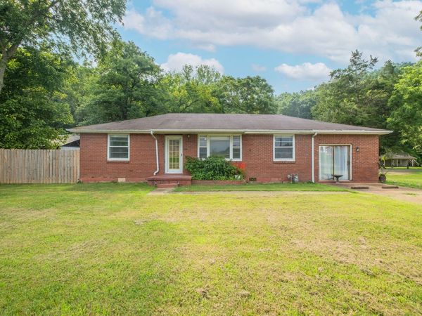 1329 Louisville Hwy , Goodlettsville, TN 37072