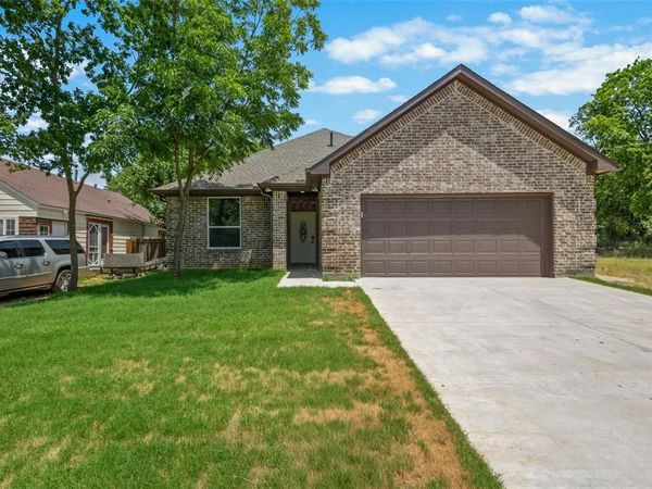 820 N Wood Street , Denton, TX 76209