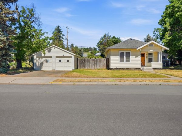 114 2nd St, Cheney, WA 99004