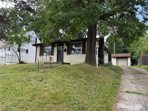 1818 Schiller Avenue, Cuyahoga Falls, OH 44223