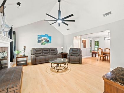 2216 Calle De Marbella Navarre, FL 32566