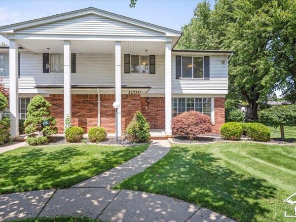 32750 Barclay Square, Warren, MI 48093