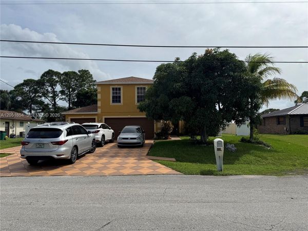 402 SE Crosspoint Dr , Port St. Lucie, FL 34983