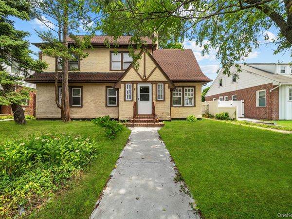 116 Meadowbrook Road , Hempstead, NY 11550