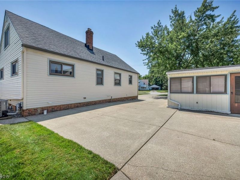 3929 E 365th Street, Willoughby, OH 44094 Photo 8