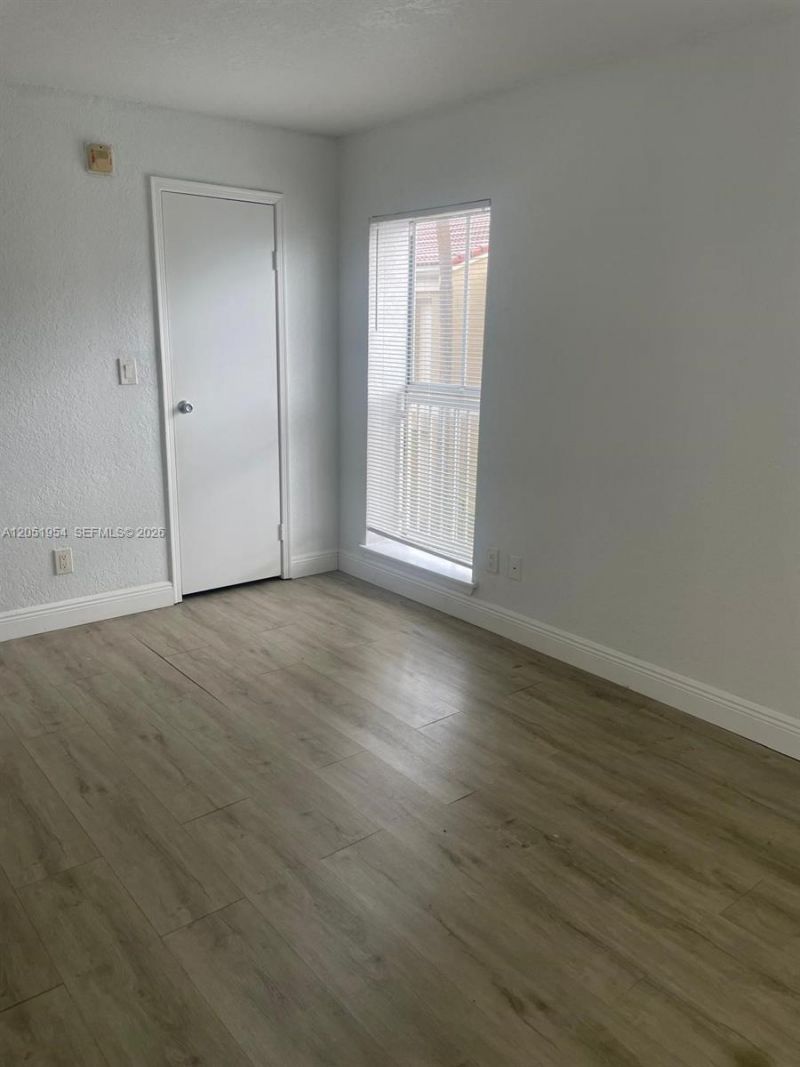 927 Riverside Dr , Unit 320, Coral Springs, FL 33071 Photo