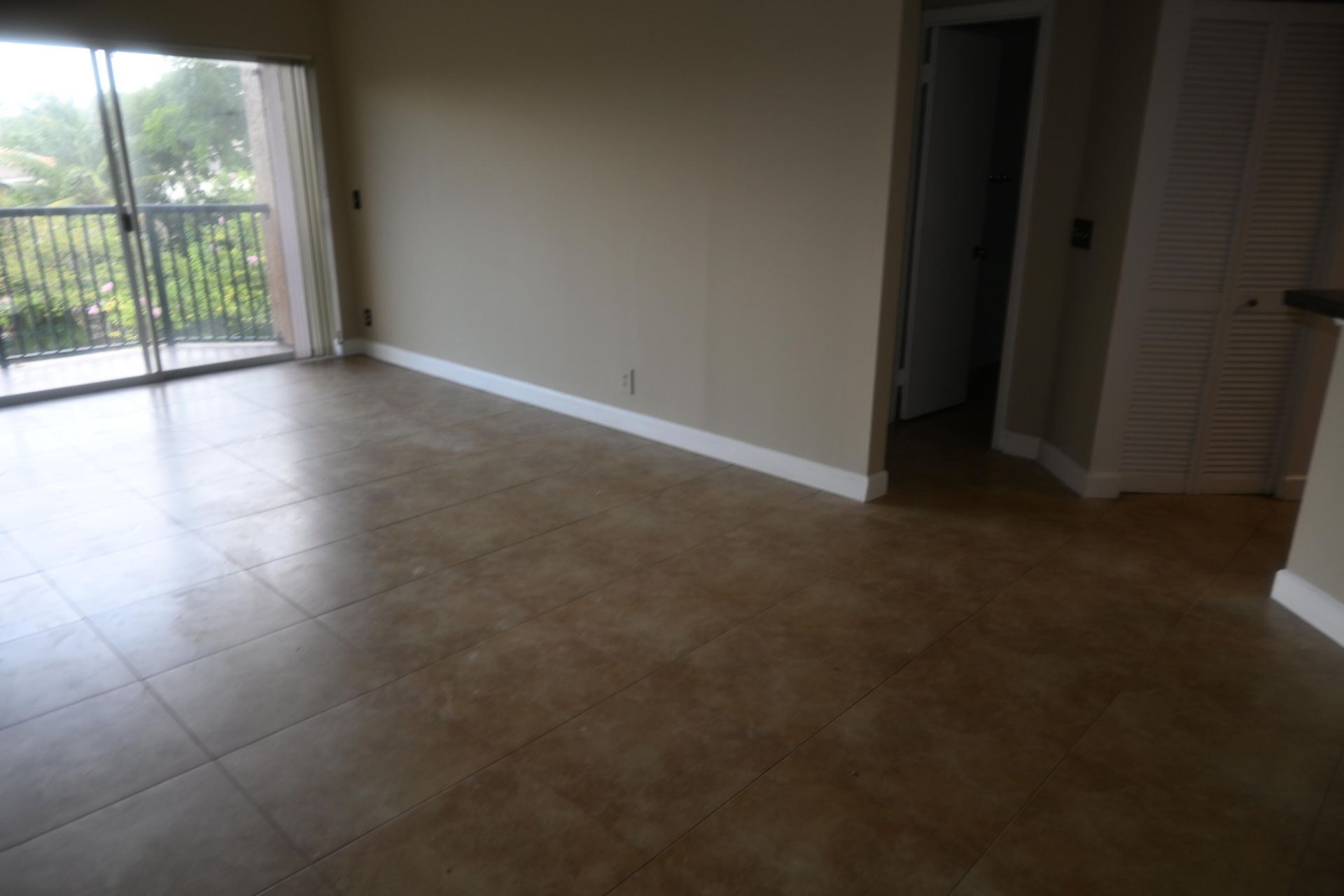 8721 Wiles Road, Unit 305, Coral Springs, FL 33067 Photo