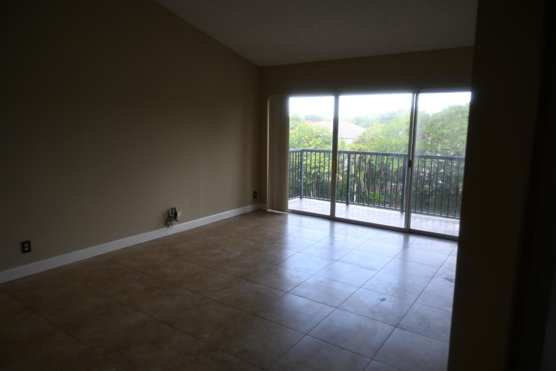 8721 Wiles Road, Unit 305, Coral Springs, FL 33067 Photo