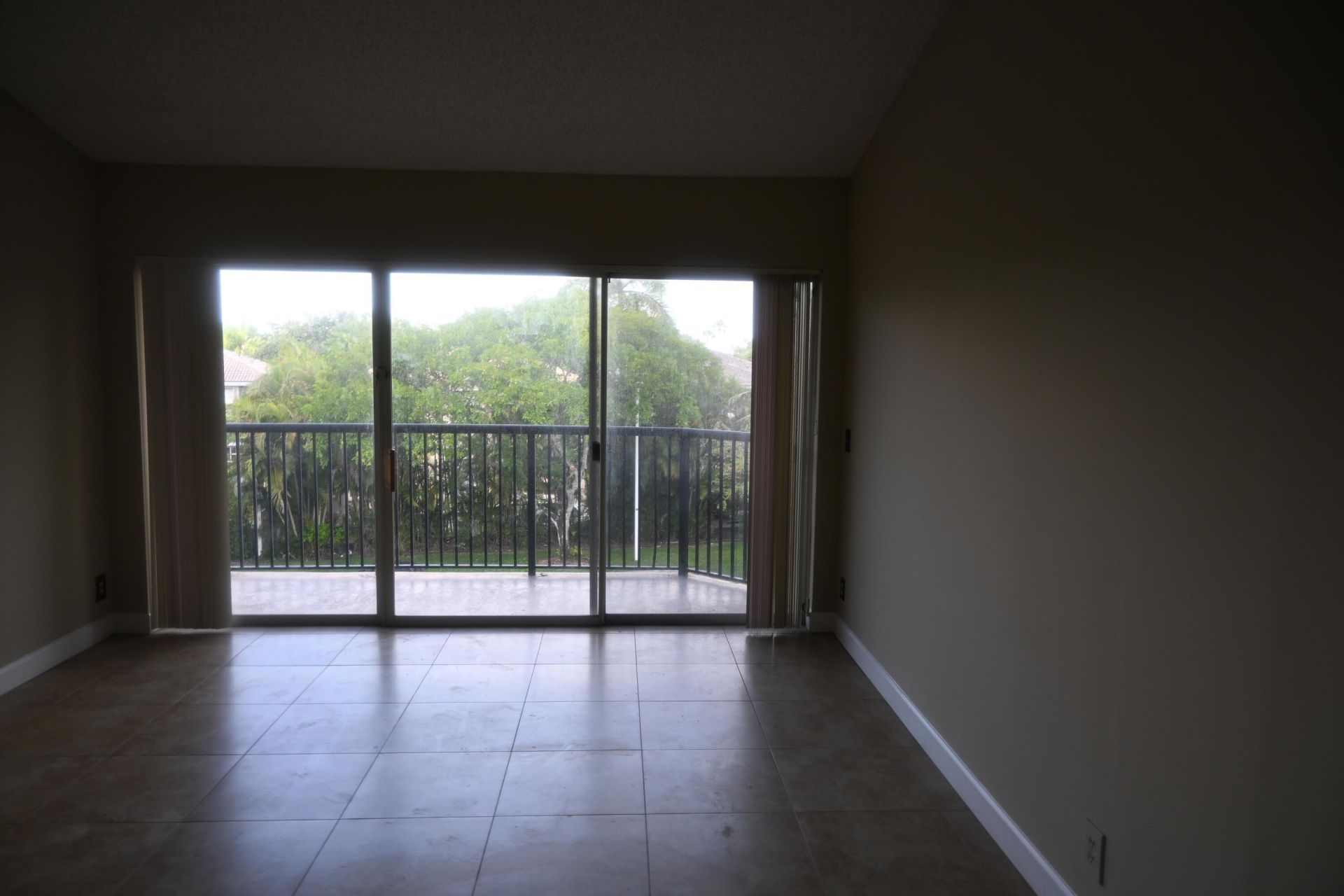 8721 Wiles Road, Unit 305, Coral Springs, FL 33067 Photo