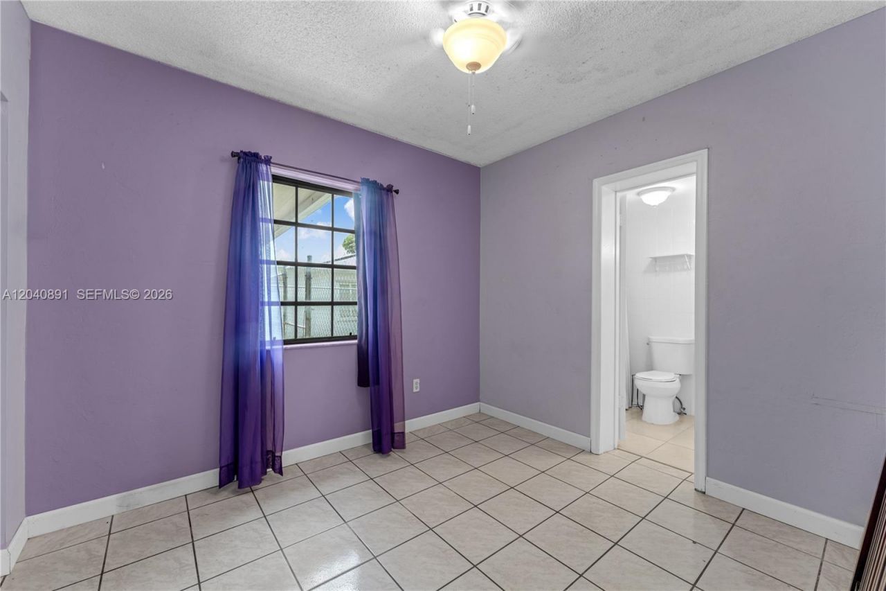 6860 SW 18th St, Miami, FL 33155 Photo