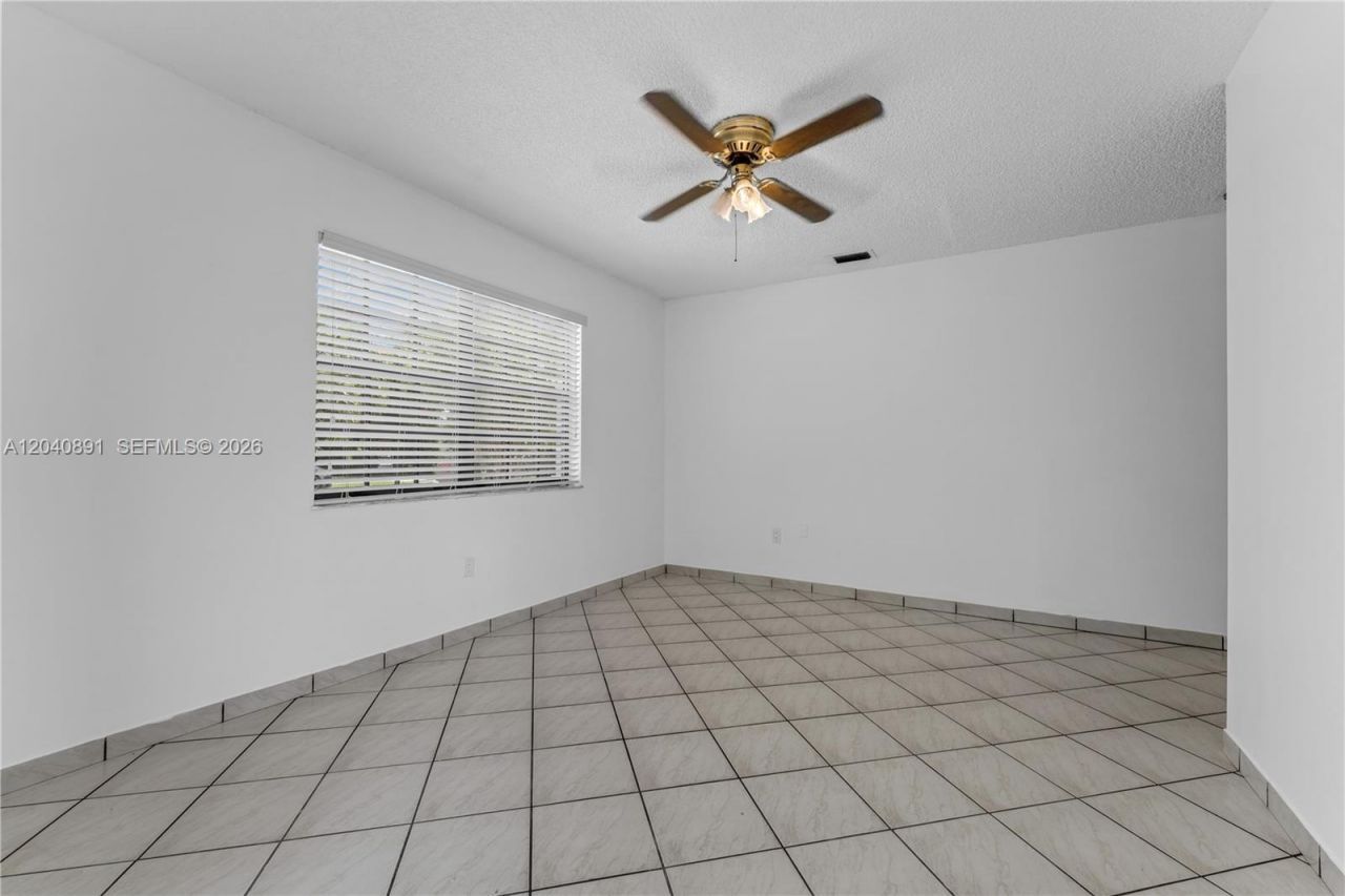 6860 SW 18th St, Miami, FL 33155 Photo