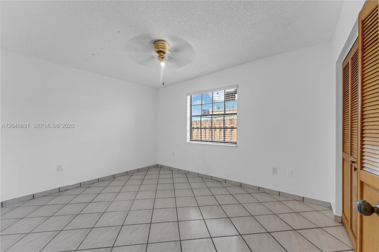 6860 SW 18th St, Miami, FL 33155 Photo