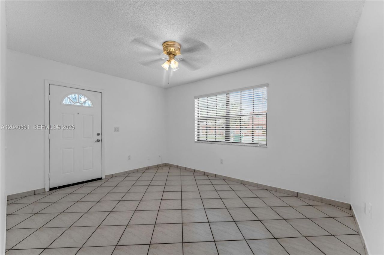 6860 SW 18th St, Miami, FL 33155 Photo