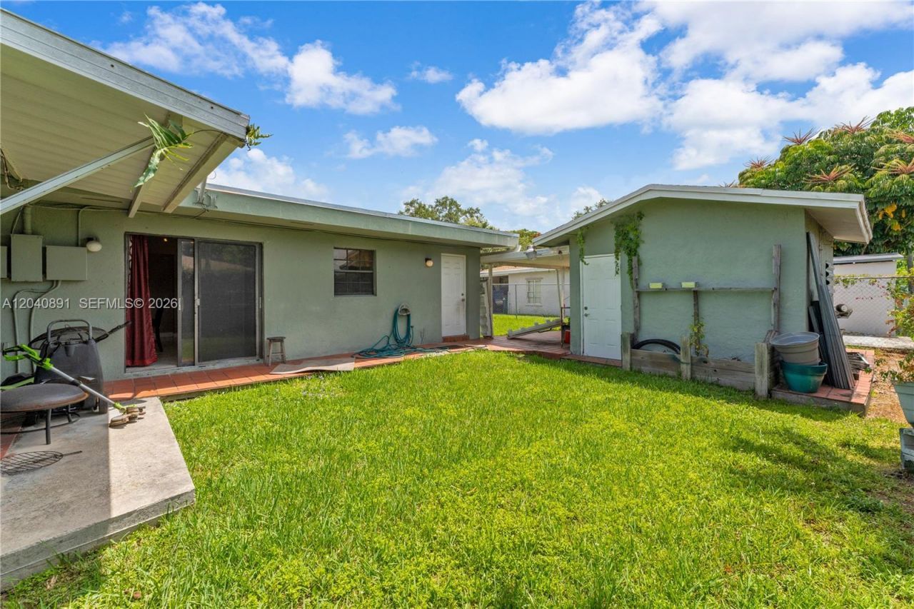 6860 SW 18th St, Miami, FL 33155 Photo