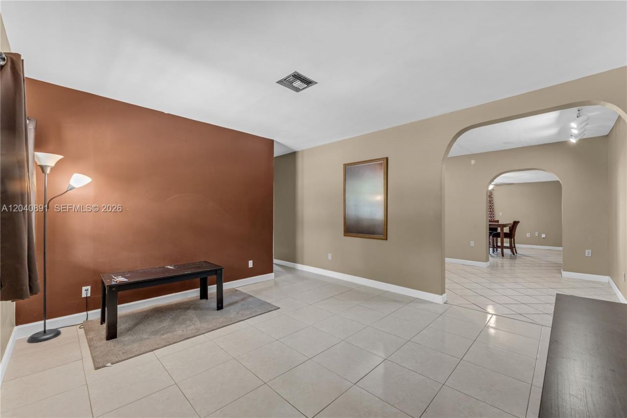 6860 SW 18th St, Miami, FL 33155 Photo