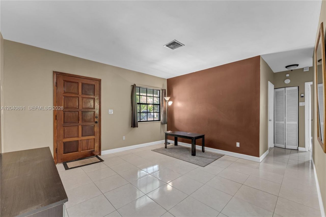 6860 SW 18th St, Miami, FL 33155 Photo