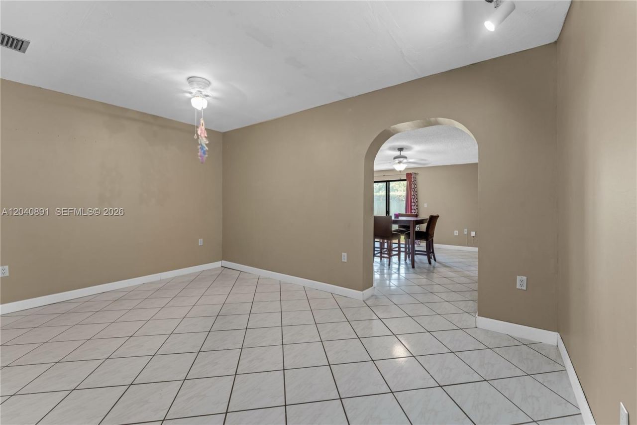 6860 SW 18th St, Miami, FL 33155 Photo