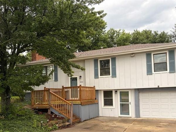 8301 Clare Road, Lenexa, KS 66227