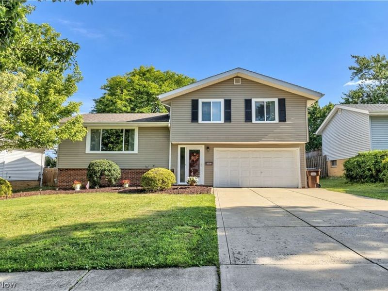 3403 Nottingham Drive , Parma, OH 44134 Photo 3