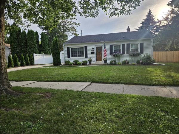 W59N777 Highwood DRIVE, Cedarburg, WI 53012