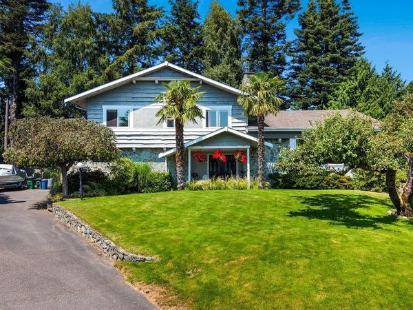 4052 Ebony Pl , Saanich, BC V8N 3Y9
