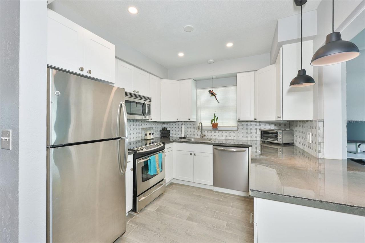 3242 Kingston Street N, Saint Petersburg, FL 33713 Photo