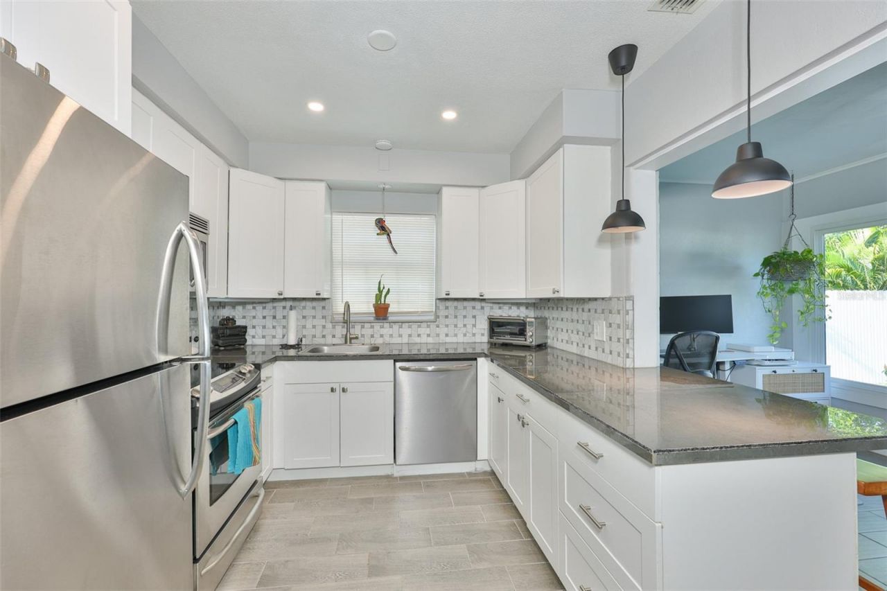 3242 Kingston Street N, Saint Petersburg, FL 33713 Photo