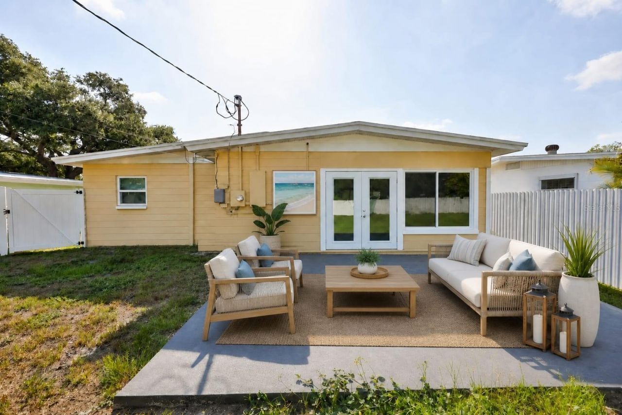3242 Kingston Street N, Saint Petersburg, FL 33713 Photo